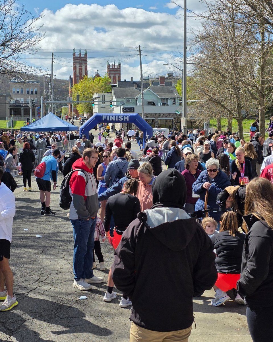 davidsonfoxco's tweet photo. 🏃‍♂️🌉 Davidson Fox was proud to be the bib sponsor for this year’s Bridge Run on May 3rd!

Congratulations to all the runners, volunteers, and organizers who made the day such a success! 👏 https://t.co/56rPHoTLiT