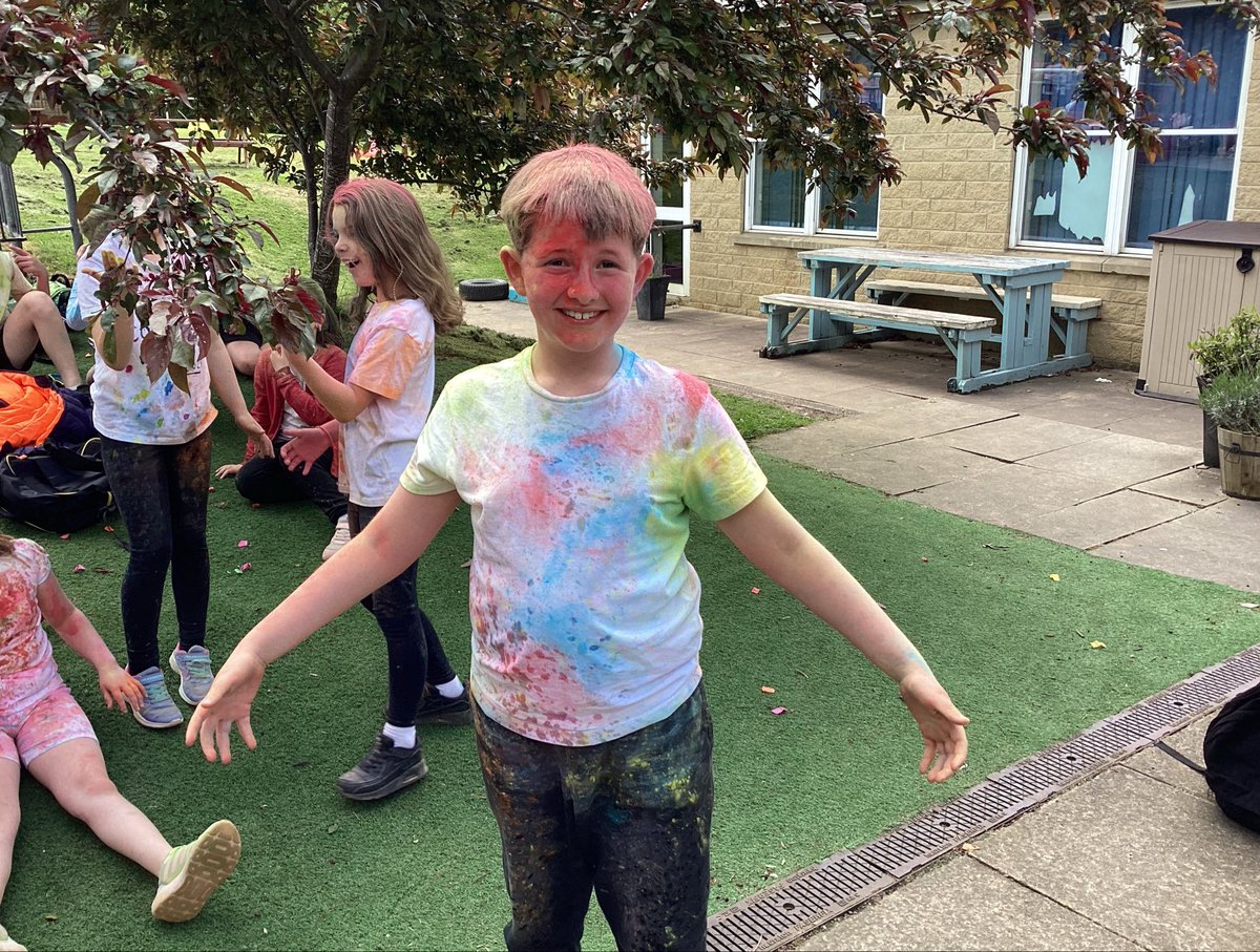 Class4Tsp's tweet photo. Colour run fun! 🎨 https://t.co/GG4C3YAVSY