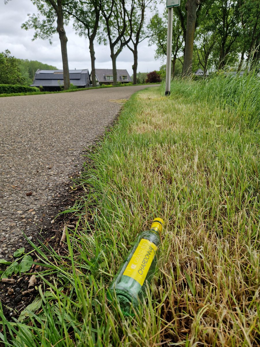 EBS023's tweet photo. Natte lunchwandeling door het #Valckesteynsebos
Toch was het helaas een nuttig rondje. #Supportervanschoon #TrashWalking #zwerfie #Poortugaal #Albrandswaard https://t.co/UAyfrOu531