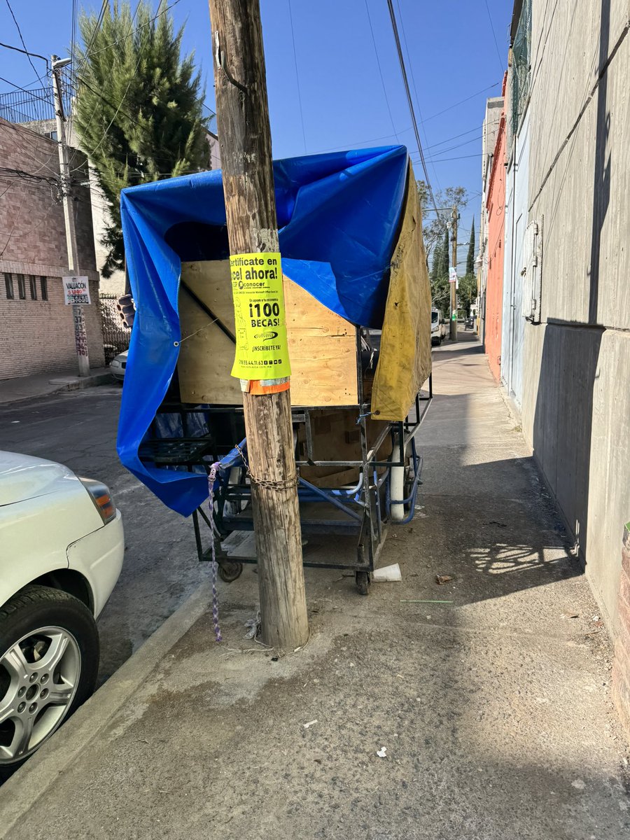 MCXIIO's tweet photo. @A_VCarranza está bien mostrenco lleva semanas en la calle Juan A Gutiérrez, junto al número 12 casi esquina con la calzada Ignacio Zaragoza e impide el libre tránsito, auxilien a removerlo. https://t.co/wbuI8RI9Do