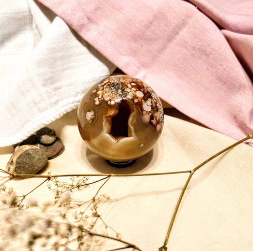 InsightStones's tweet photo. Prachtige bloemagaatbollen!! 💎🌼
Bloemagaat, ook wel bekend als flower agate , sakura agaat of kersenbloesem agaat, is een soort agaat met ondoorzichtige chalcedooninsluitsels die lijken op kleine bloemenvelden. 

➡️https://t.co/Ybi4jNYndr

#agaat #kristallen #insightstones #bol https://t.co/dYoOADoeep