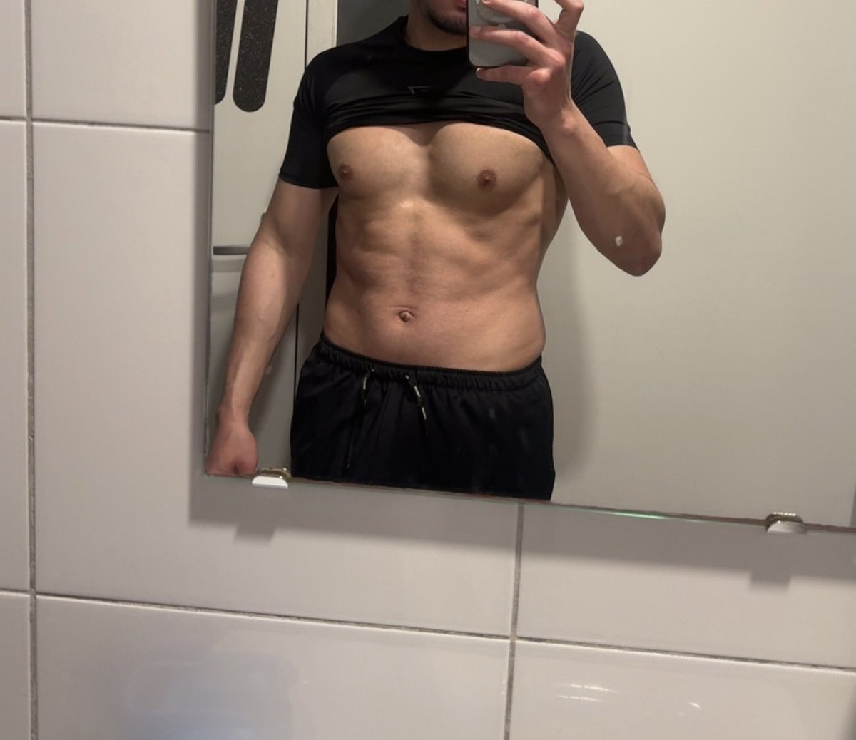 Moesxl's tweet photo. Summer body ready ? Or not 
حسب رايكم جاهز للصيف ولا 😂😬
#arab #gym #moroccan #nl https://t.co/QqFXQVnfSr
