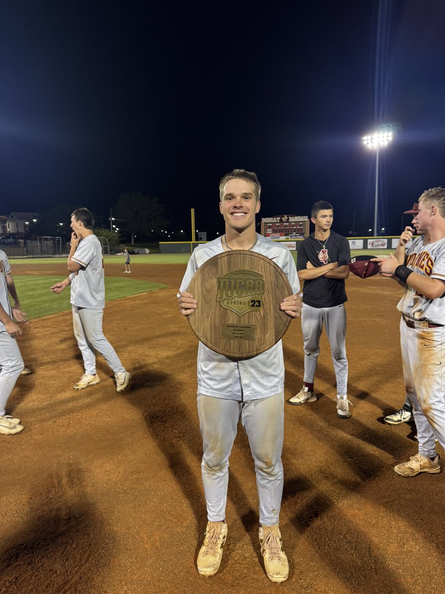 GM_BASEBALL's tweet photo. Former Mav and current Jones College Bobcat, @Bquick_17, holding the Region 23 Championship trophy after their series sweep last night! Good luck to you and your teammates in Enid next week! #GoMavs https://t.co/5EFdaZtNFl