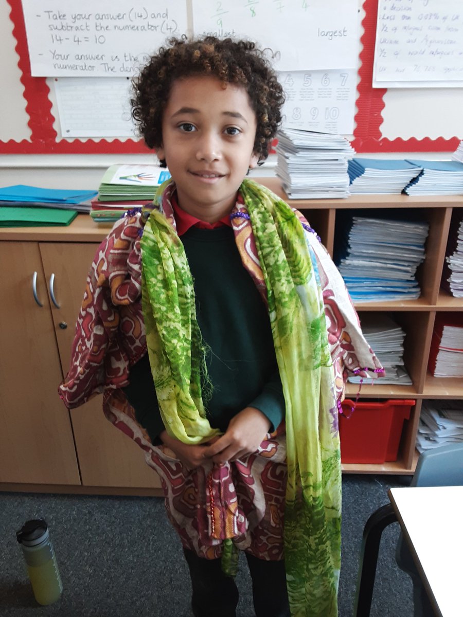 Mr_HogarthYPS's tweet photo. 4H have been exploring Maya clothing today. We discovered how what you wore showed your status and wealth, from simple garments for farmers to brightly coloured, decorated clothing for nobles and rulers. @YpsHistory https://t.co/wv9OoUMxEM