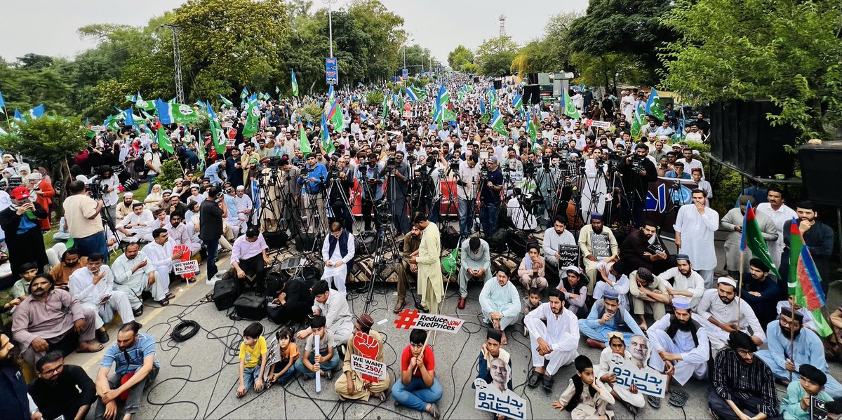 AbdulwasiPK61's tweet photo. پیٹرولیم مصنوعات پر ظالمانہ لیوی اور بھاری ٹیکسز کے خلاف آبپارہ چوک، اسلام آباد میں امیر جماعت اسلامی خیبر پختونخوا وسطی عبدالواسع احتجاجی مظاہرےخطاب کررہے ہیں ۔ https://t.co/BWSFSQxVWL