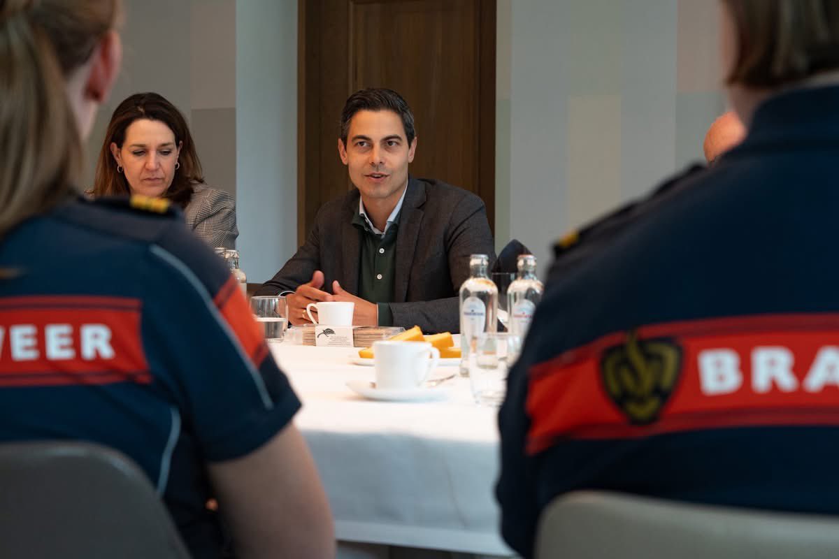 No Context Politie 👮‍♂️ 👮 🚔 tweet media