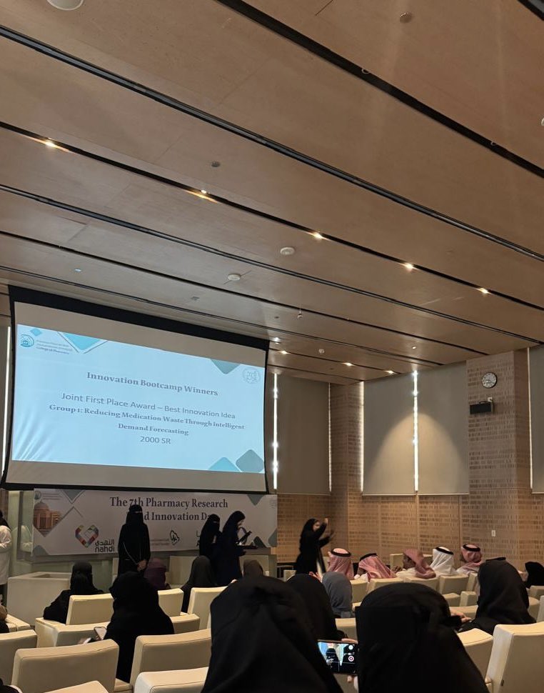 b10000aa's tweet photo. Proud to share that our team won 1st Place at the First Pharmacy Innovation Camp in collaboration with SDAIA 🥇🏆

Grateful for my amazing team @afnan_algarnii , @bananrashid1 , @alruh6lama , @Abermajid and everyone who supported us throughout this journey 🤍 https://t.co/HtoxfjkTcZ