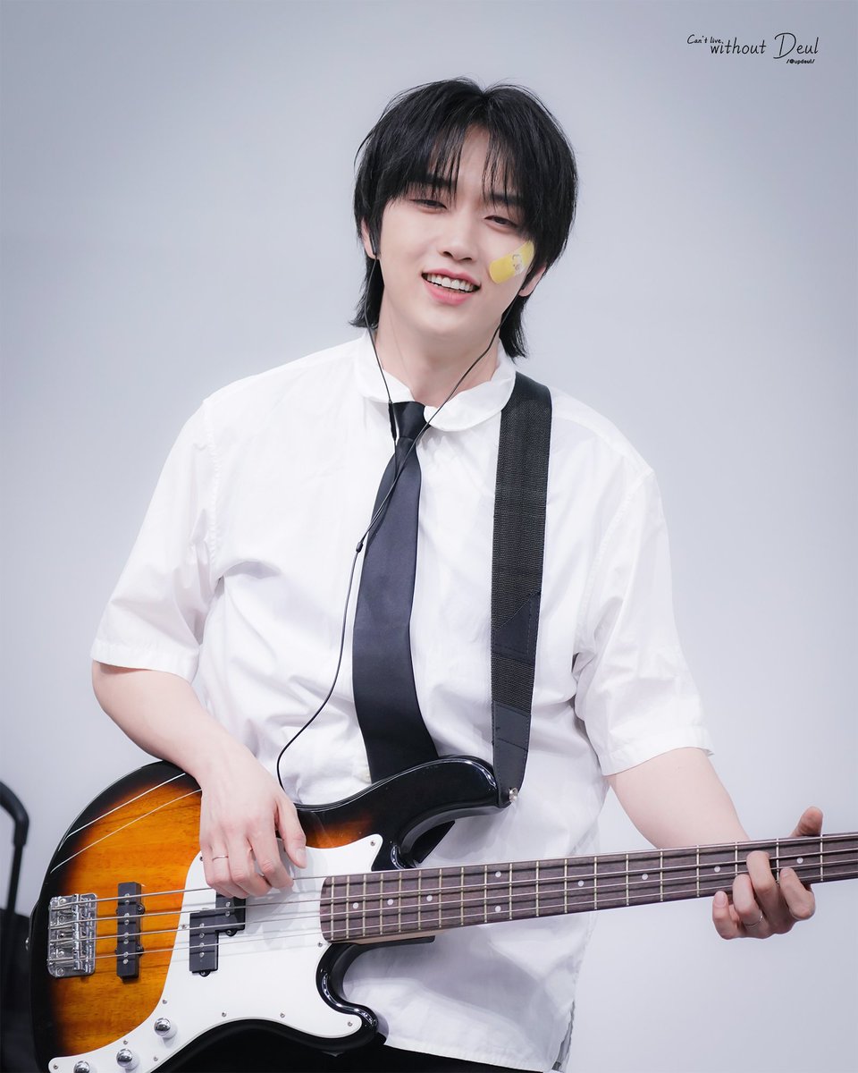 updeul's tweet photo. 260509 사운드웨이브 팬싸

내 첫사랑🖤
밴드부 정환오빠🎸🎶

#B1A4 #산들 #삼돌 #SANDEUL https://t.co/Ehei62V1a8