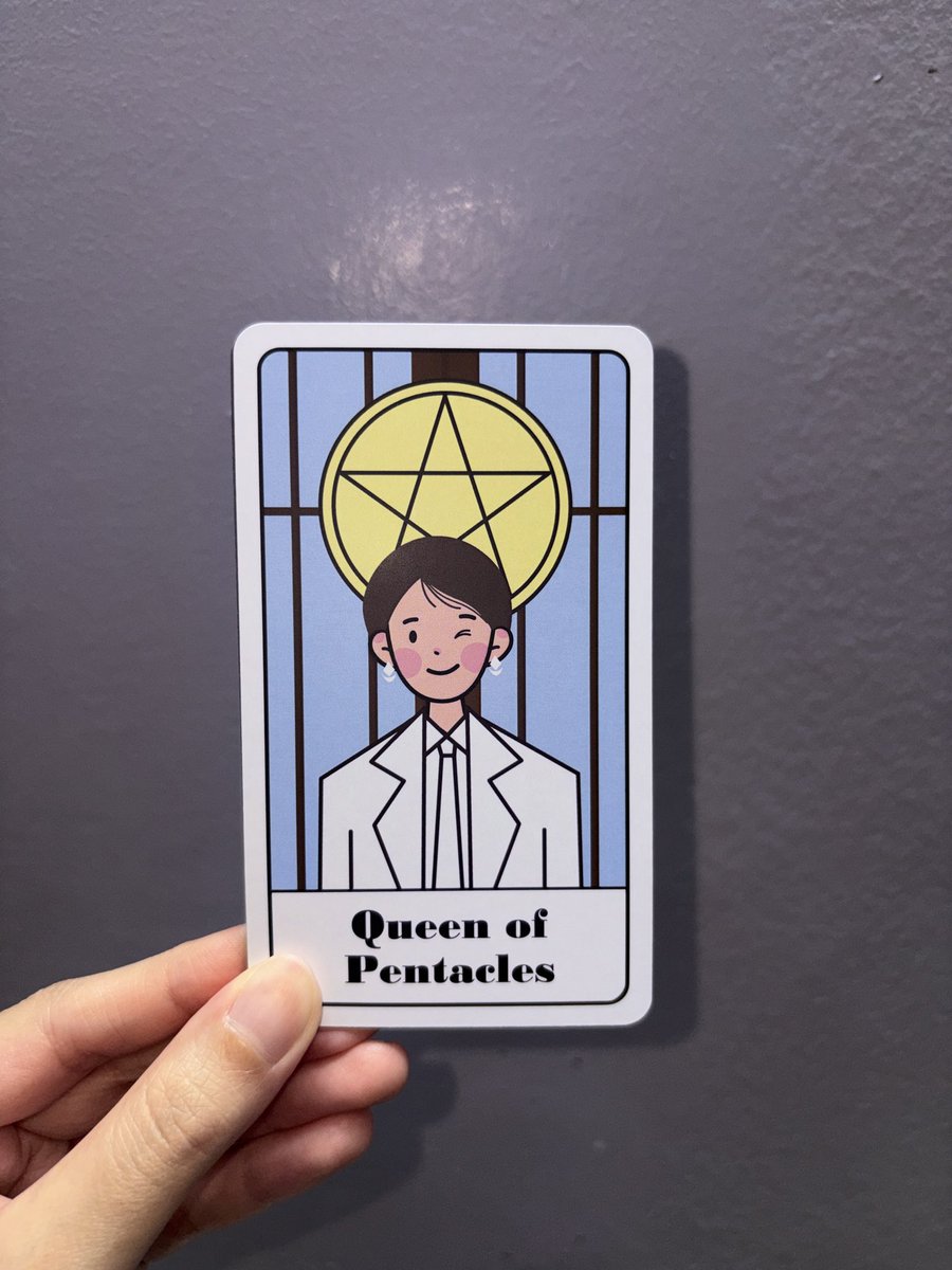 Boeingbeyoing's tweet photo. Queen of Pentacles 👸🏻 หมายถึง ผู้หญิงที่มั่นคง สมบูรณ์ ดูแลผู้อื่นดี มีความเป็นแม่สูง เป็นคนที่มองโลกในความเป็นจริง ไม่ใช่คนที่ประเภทเพ้อฝัน #horoiu https://t.co/90GOMhVYjG