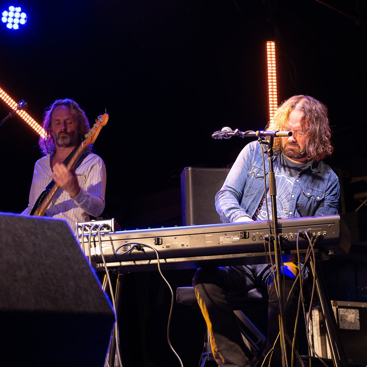 Dwardski's tweet photo. A few pics from last night Albert Lee gig at The Robin in Bilston.  I'm sure that Albert wouldn't mind me mentioning that he's 82 - and still going strong! https://t.co/fErdUATQ58