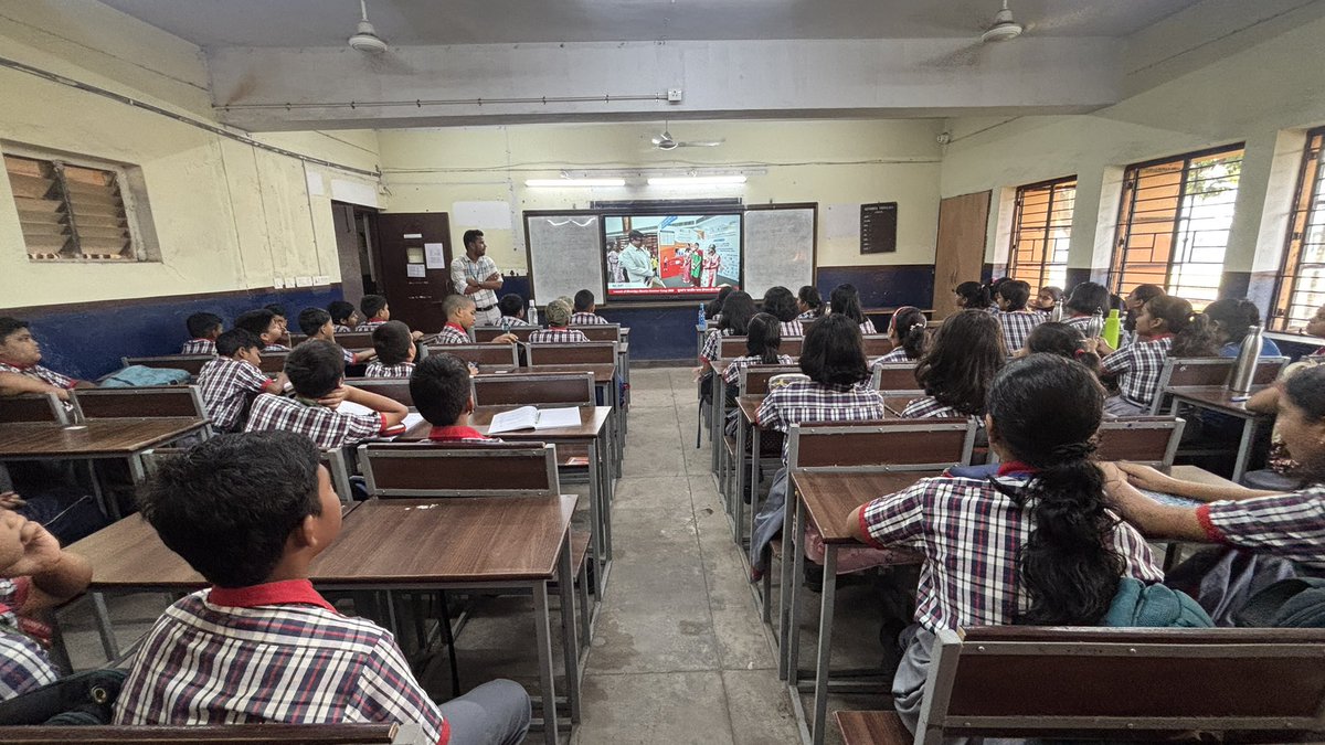 1Angul's tweet photo. Day 2 of #BharatiyaBhashaSummerCamp at #PMSHRI KV No.1 Angul took students on a virtual journey through the historical places of Andhra Pradesh and Telangana.
Students also learned simple Telugu conversations for navigating a new city, guided by resource person Shri Manoj Reddy. https://t.co/nKtsOUOnV6