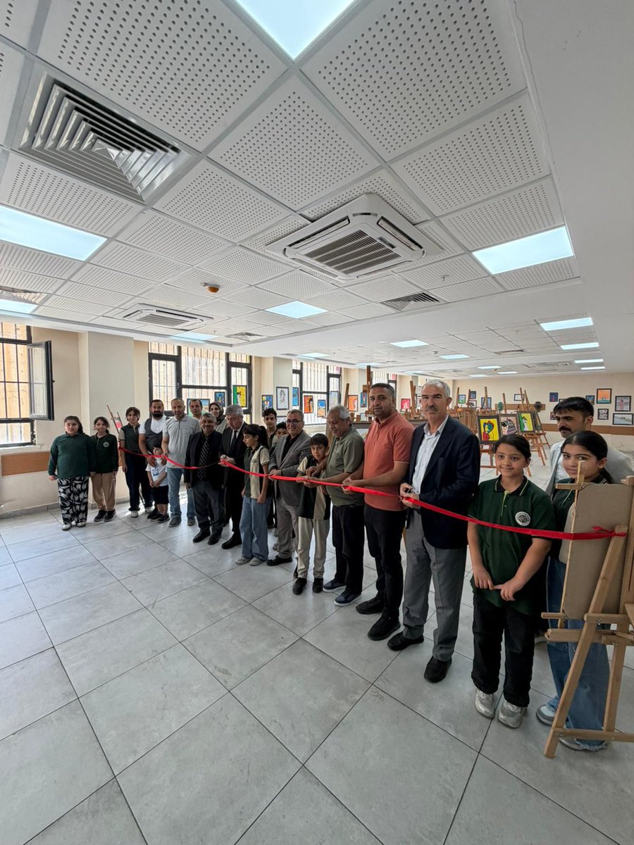 togam78's tweet photo. Nureddin Mahmud Zengi Ortaokulu öğrencilerinin hazırlamış olduğu resim sergisine katılım sağladık. Emeğini geçen idareci, öğretmen ve öğrencilerimizi tebrik eder çalışmalarında başarılar dileriz. @_aliyalcin_ @ibrahimcoskun63 @EbsHaliliye @Mvural63 https://t.co/infWnxrAoq