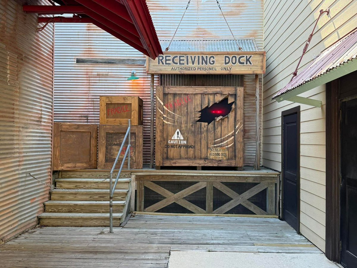 AmusementSource's tweet photo. What’s in the box?

#SixFlagsFiestaTexas #Project2027 #SanAntonio #ThemePark #SFFTSource #AmusementSource https://t.co/gNHx7KzQpt