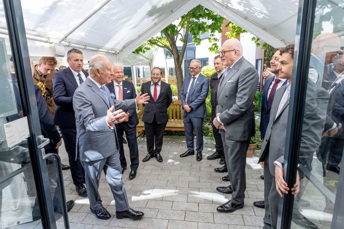 JustinGrainge's tweet photo. It was an honour to photograph His Majesty The King’s  important visit to Jewish Care at their Headquarters in Golders Green yesterday, which delivered a powerful message of solidarity and  recognition to the Jewish community during a sensitive period.
 
#KingCharles  #JewishCare https://t.co/24cHlWPGUJ
