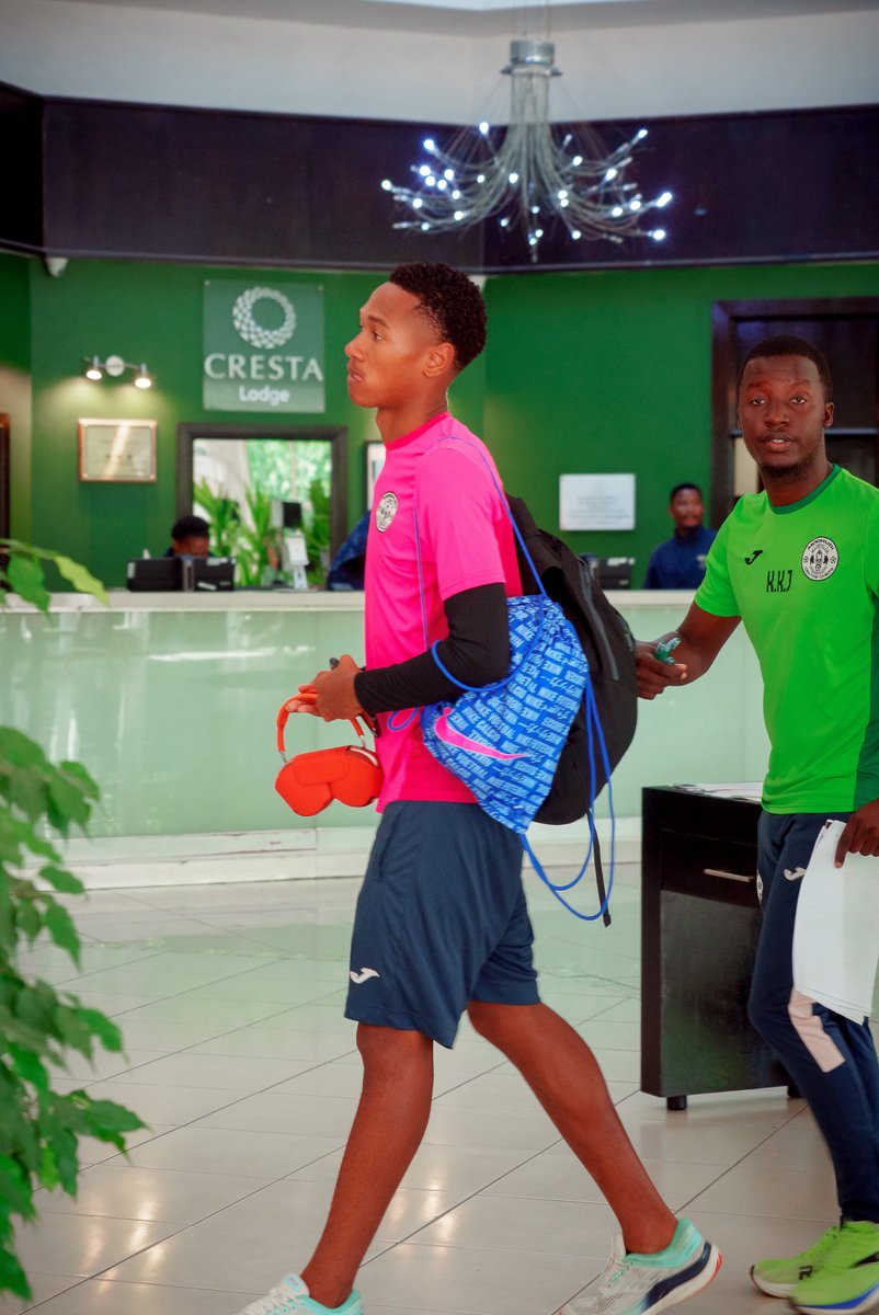 CentreChiefsFC's tweet photo. ARRIVALS‼
The tams has arrived at Cresta Hotels ahead of the Orange FA cup Semi-Final tomorrow ⚫⚪
#magosimaaparankwe #mccsc #rekoo #FACupWeekend https://t.co/Zg46xwpwRs