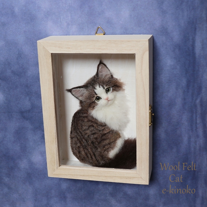 ヤフオク出品中】 羊毛フェルト『箱中ノ猫（見返りノルウェージャン