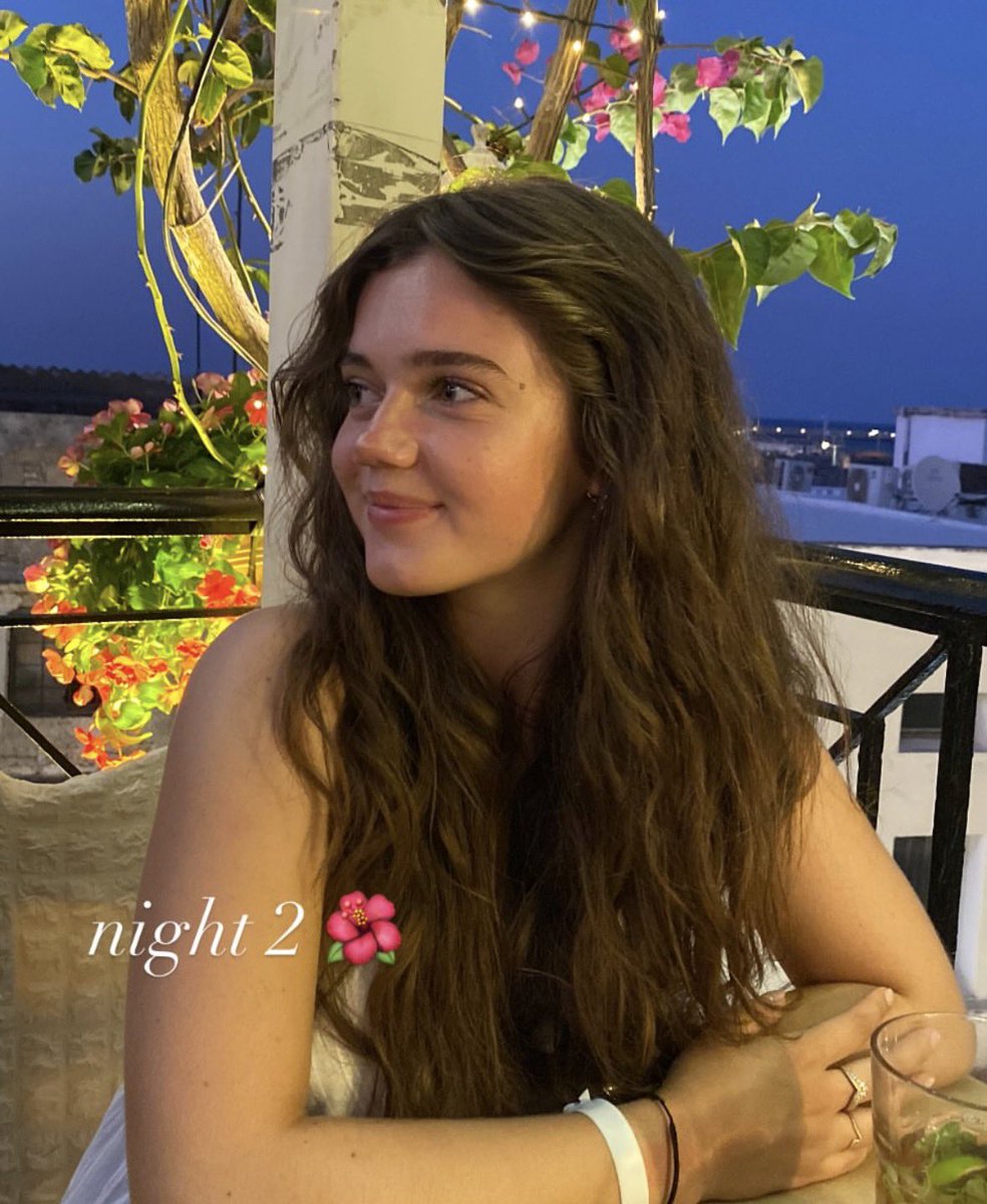 esme di laurentis ⋆˚࿔ tweet media