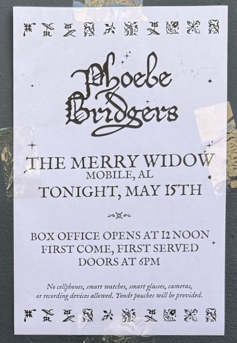 raspberhrriies's tweet photo. phoebe bridgers is playing her SIXTH show tonight in mobile, alabama!! https://t.co/VUpLD2lBHd