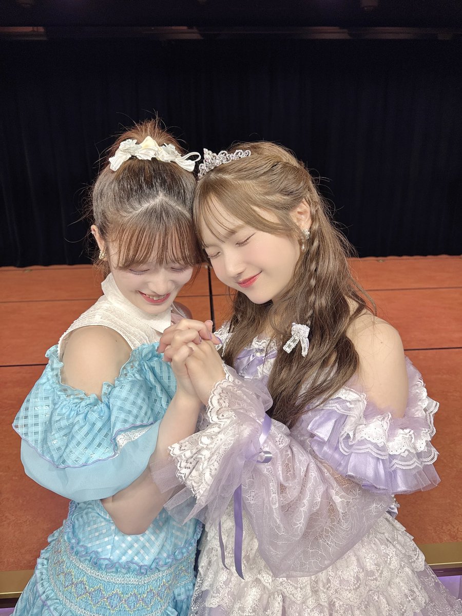 muto_orin's tweet photo. #鈴木くるみ卒業公演 
16期の最年少として加入してくれて
ずっと成長を見守らせてくれてありがとう。

卒業ドレス姿、
すごくすごく綺麗で眩しかったよ。😚

10年前、出会ってくれてありがとう。
くるちゃんがくれる言葉に
たくさん支えられてきました。
これからもずっと友達でいてね、大好きだよ！💜 https://t.co/44Z8Y2EmyP