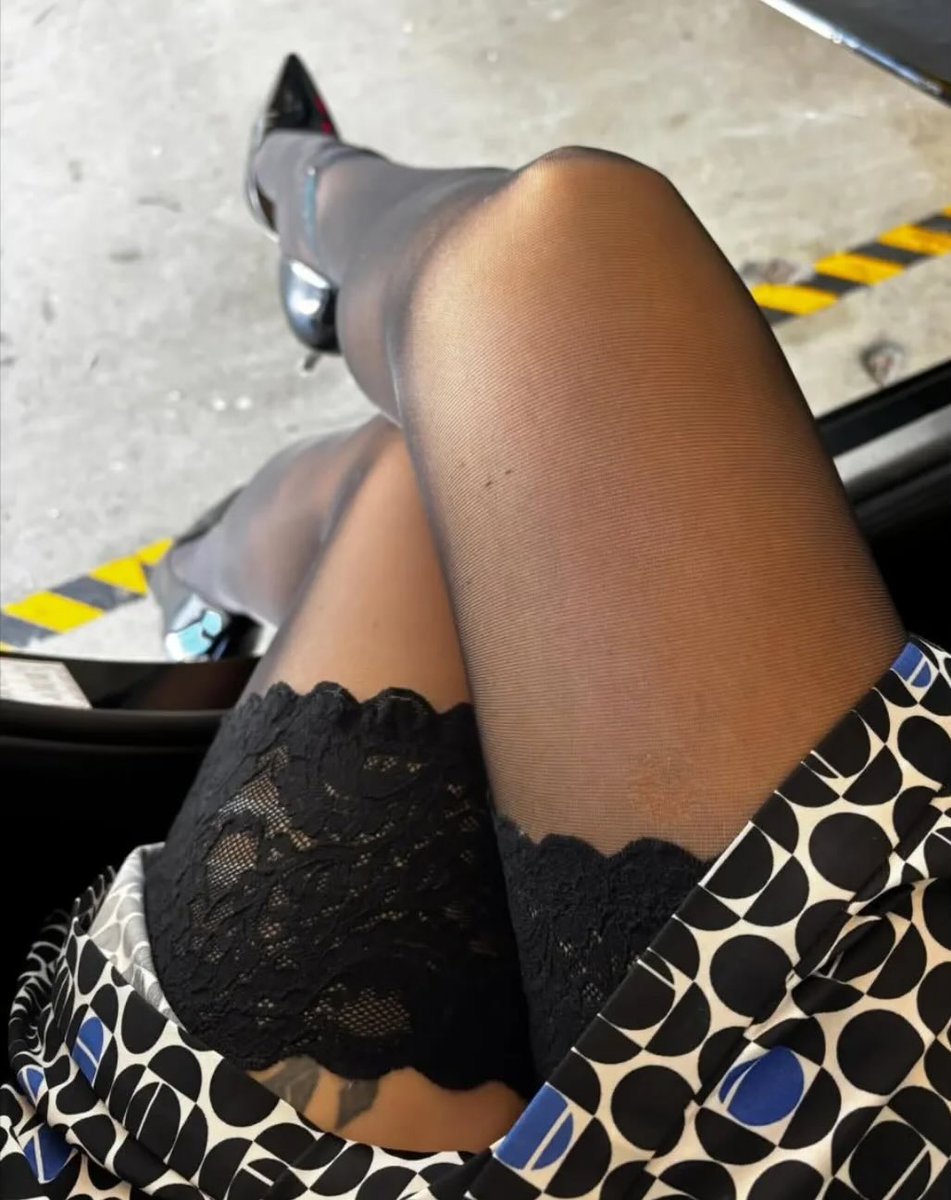 Tights, stockings and heels tweet media