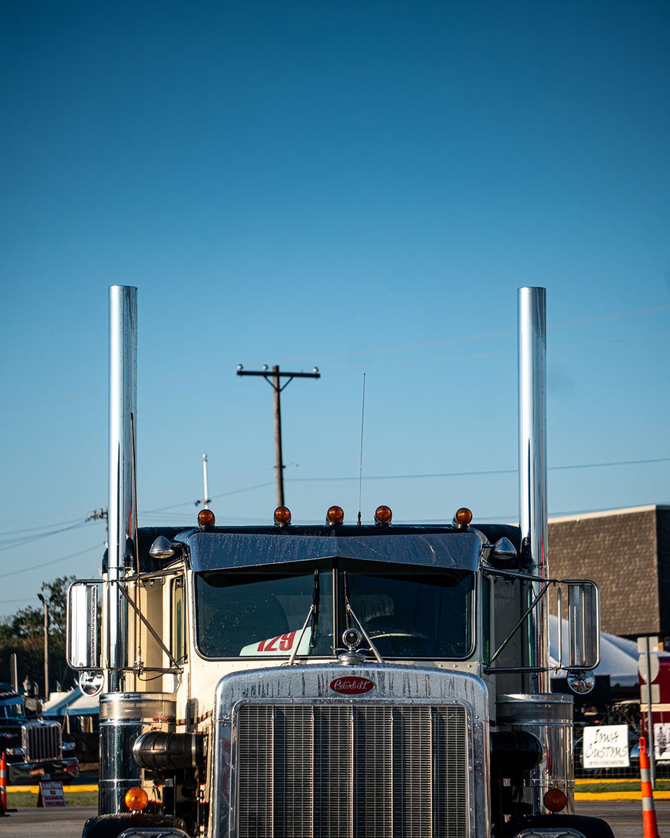 GBATSJoMo's tweet photo. Everywhere you look, there's more AWESOME trucks to see!!! It's a large car lovers dream. 🤩

#trucking #trucks #truckshow #truckers #truckerslife #driver #diesel #GBATS #cooltrucks #Homeofthechromeshopmafia #HomeofGBATS https://t.co/d8H9ERfn2z