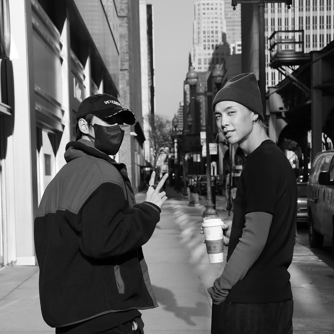 letskyfalls's tweet photo. ㅤ
A short socmed fic.
—Soul's Reunion

Mereka pikir ini awal, tapi semesta tahu ini sebuah kelanjutan.

—Johndo lokal au.

(commissioned by @dunianawasena) 
ㅤ https://t.co/d6V2BHeOB0
