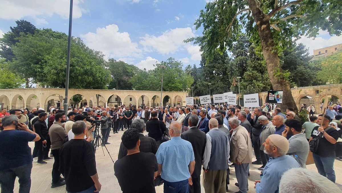 PlatformUrfa's tweet photo. AİLEKIRIM VE SOYKIRIMLARA LANET OLSUN

Şanlıurfa Sivil Toplum Kuruluşları Platformu ve Şanlıurfa Aile Platformu olarak ailekırım ve Gazze'deki ve Kudüs'teki soykırımları lanetleyip özgür ve Sumud Filosunu selamlayan basın açıklamamızı gerçekleştirdik.

 @BAPlatformu
@urfaaile https://t.co/mQa0yjYZW6