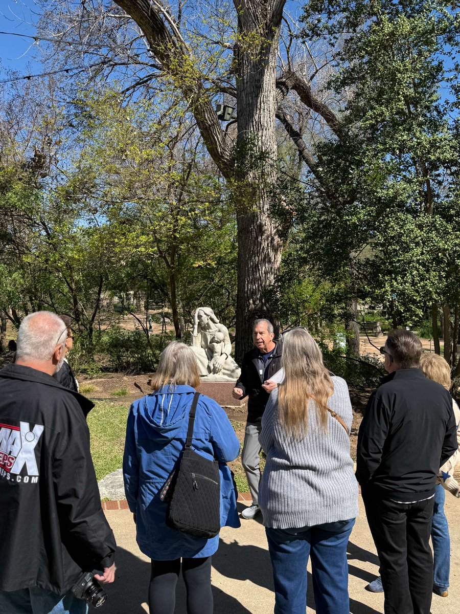 umlaufsculpture's tweet photo. We've got our monthly docent-led public tour and storytime tomorrow at 12PM . Come see us! https://t.co/lEvWwn1Rox