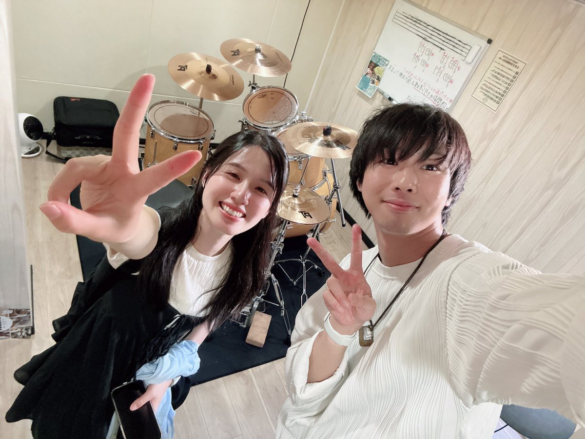 mugi_0101_'s tweet photo. 姫路校のまなえ先生と相互レッスン🥁
めちゃくちゃ勉強になった〜！✨

スタジオ提供するので、同世代の講師集めてレッスン会みたいなのしてみたい😇 https://t.co/khc3vfA6Yc