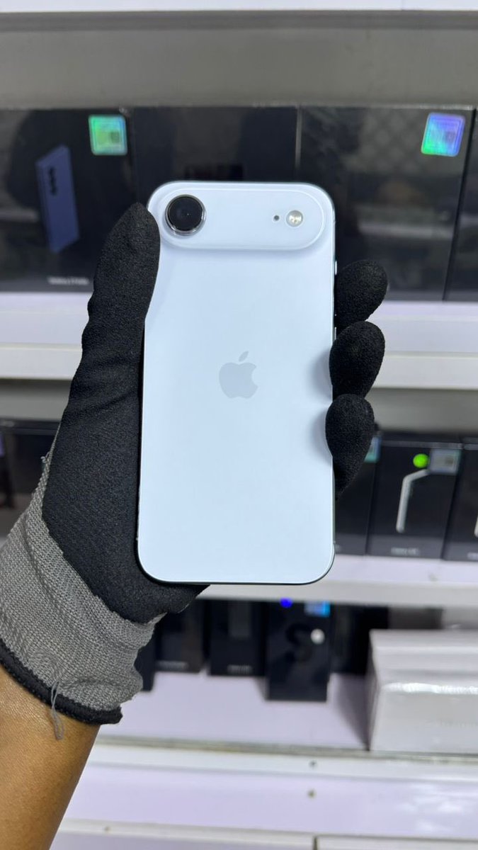 Abuja Airpods & phones tweet media