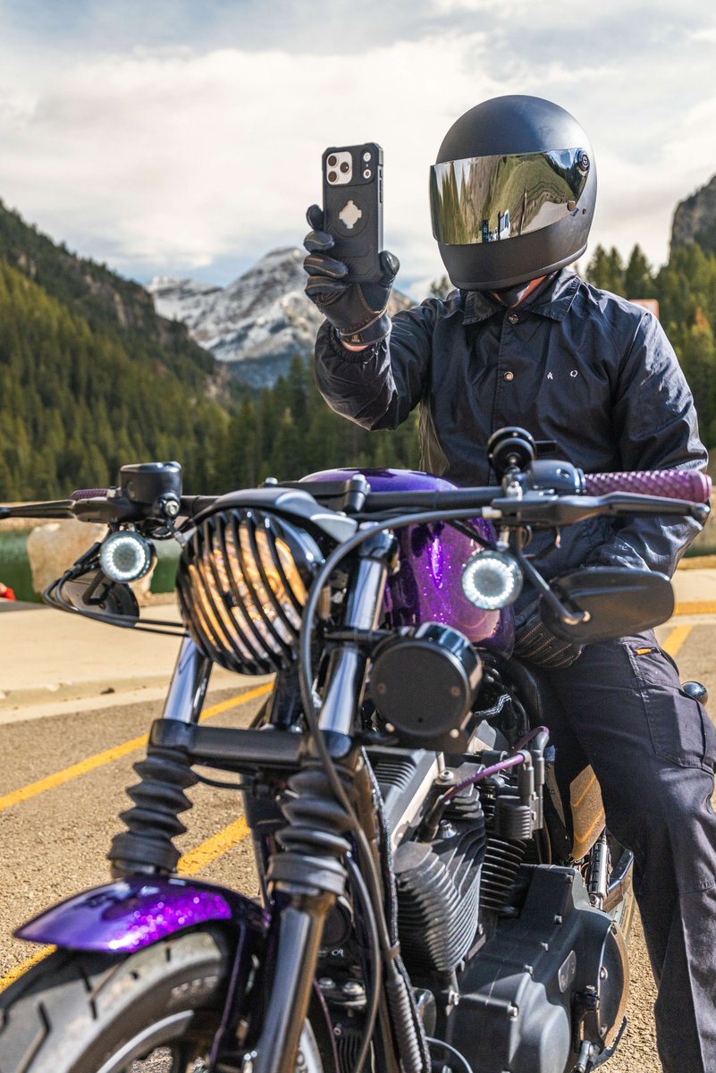 ROKFORM's tweet photo. Stop. Snap. Send it. 🏔️ The Rokform Rugged Case rides where you ride — and locks to your bars when it's time to roll.
https://t.co/bAwO5F2zc6
.
.
.
#Rokform #RuggedCase #MotorcycleLife #Harley #PhoneMount #RokLock #BuiltToLast #RideOn https://t.co/ZF4Dz62toU