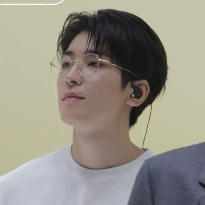 ᴍᴏᴏɴ | 𝟵𝟵.𝟵% 🐈‍⬛ tweet media