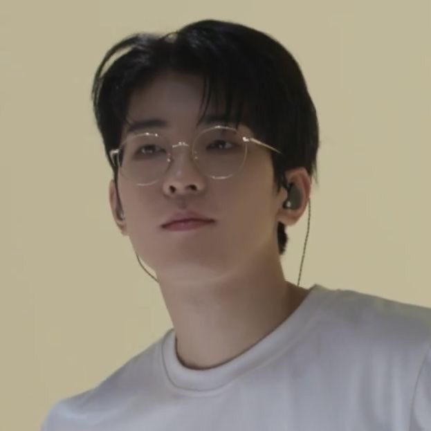 ᴍᴏᴏɴ | 𝟵𝟵.𝟵% 🐈‍⬛ tweet media