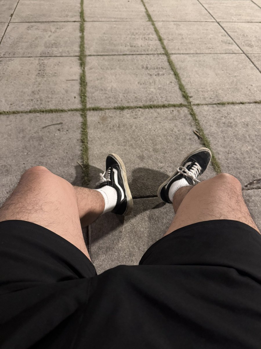 hhh1069hhh's tweet photo. 今天來的時間剛好
感謝一個白襪騷狗跟精壯大屌招待
騷狗一直欠摸奶頭 一直淫叫
精壯大屌穿著外套長褲拖鞋
外套一拉下來沒穿衣服 奶超大腹肌也超明顯 屌也很大
趕快蹲下吃兩隻 可惜沒射嘴裡 
但他噴完有趕快舔哈哈哈
今天滿足了😍
#gay #口爆 #射精 #cam https://t.co/8WmRAWtwYp