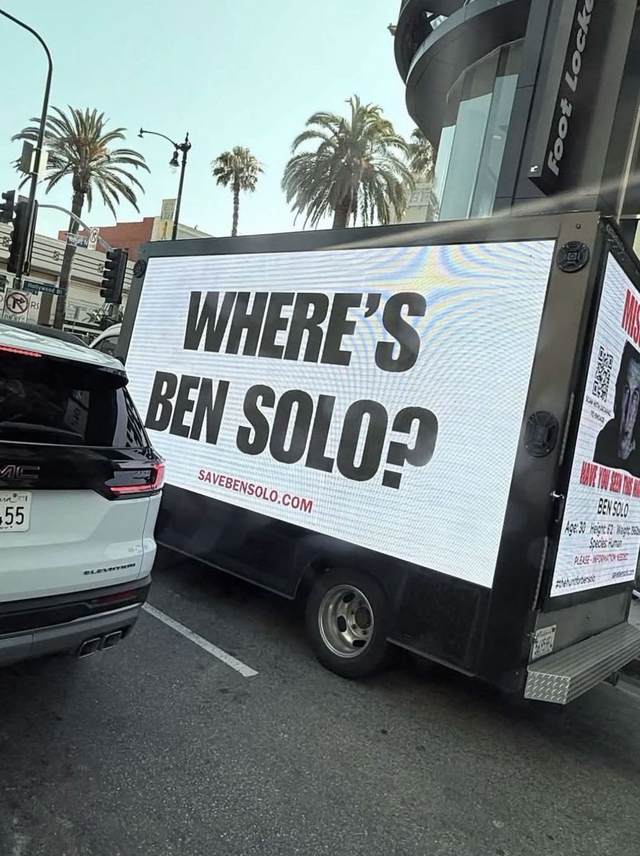 TheHuntForBen's tweet photo. We were rolling around Hollywood last night near The Mandalorian And Grogu premiere! Tag us if you saw us! #TheMandalorianAndGrogu #TheHuntForBenSolo #StarWars #BenSoloIsTheWay https://t.co/dP06M6OhyU