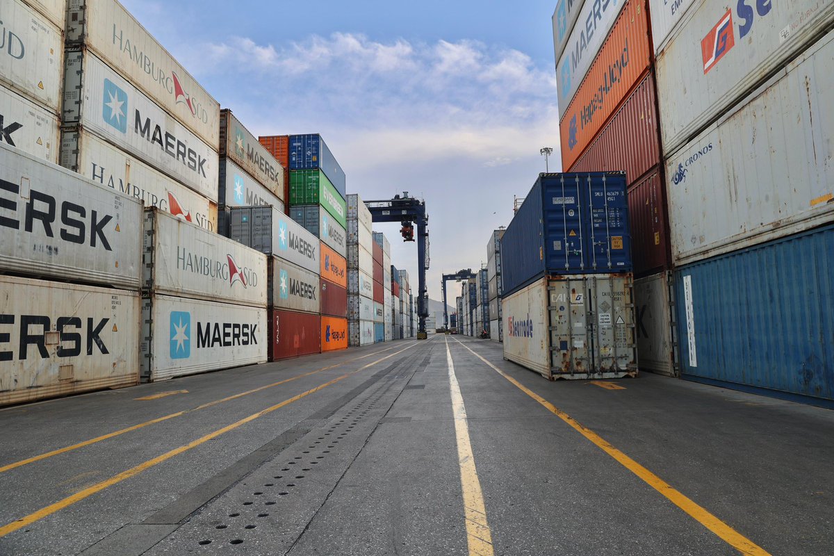 MinTransporteCo's tweet photo. La ministra @maferojas visitó el Puerto de Santa Marta para destacar el papel de las mujeres que hoy transforman el sector marítimo colombiano.
Allí son 112 mujeres abriendo camino en espacios siempre ocupados por hombres, impulsando una infraestructura con enfoque de género. https://t.co/u1jbyqjm2r