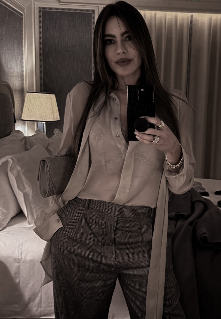 𝐌𝑟𝑠. V ̶ 𝓣ℎ𝑒 𝐞𝐭𝐞𝐫𝐧𝐚𝐥 𝑷𝘰𝘦𝘵 tweet media