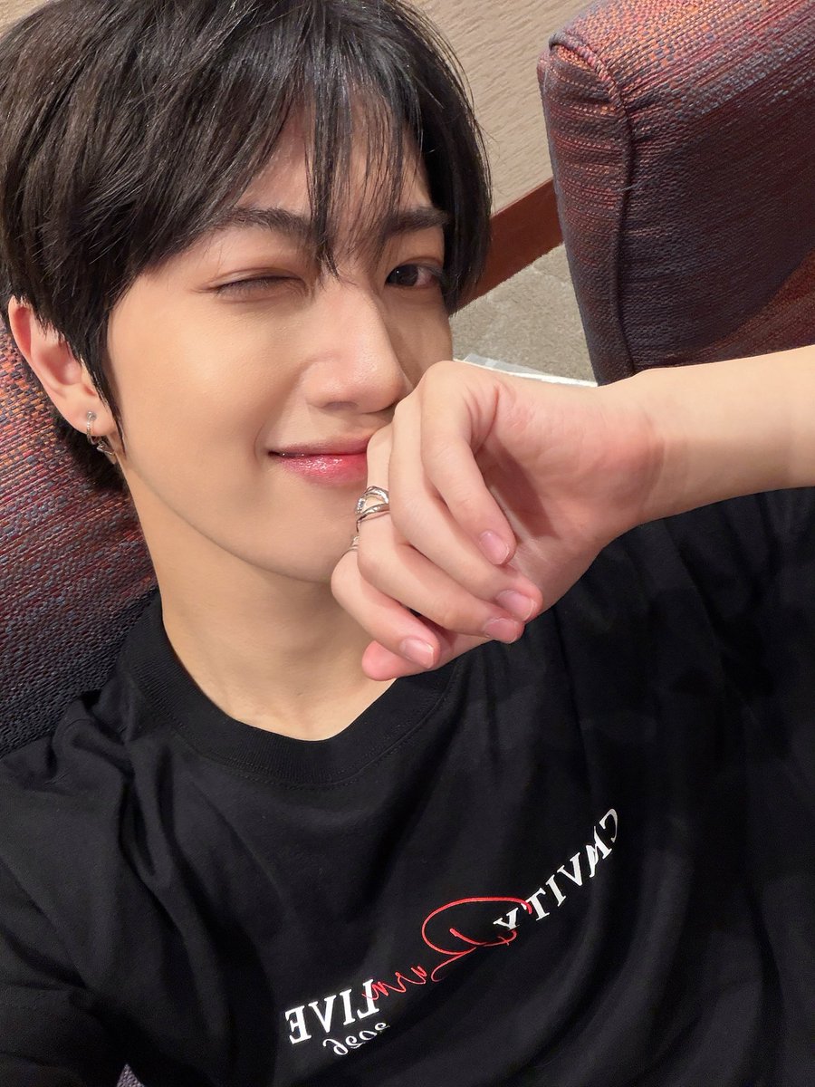 100_ity's tweet photo. 나 약간
26살 함원진                   크래비티 함원진
이렇게보임..... https://t.co/CjxRdGDK77
