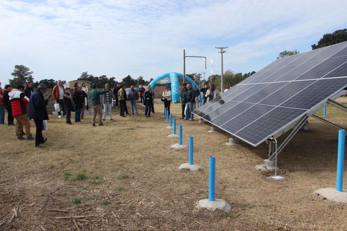 IntaManfredi's tweet photo. #RIEGO | Recorrida técnica en #INTAManfredi 💧☀️
El INTA, en conjunto con las empresas #Metzer, #HidroArca y #Solantis, organizaron una jornada de capacitación para más de 25 productores interesados en la adopción de tecnología de #RiegoGoteoSubterráneo y energía solar https://t.co/4ddnQ61Sxo