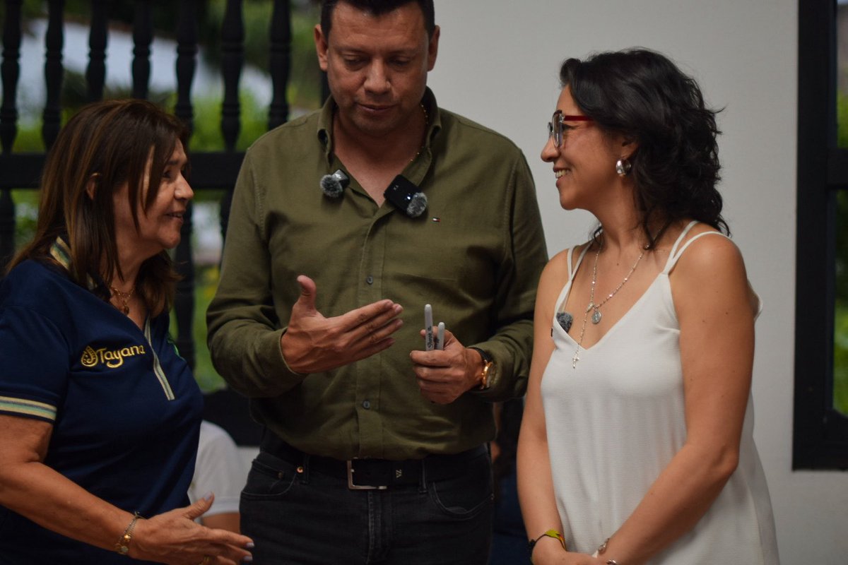 RuthQuevedoF's tweet photo. Charalá será un referente a nivel nacional y mundial con la implementación de Basura Cero. ♻️🇨🇴Una política de nuestro equipo  @Minvivienda que busca el aprovechamiento total de los residuos sólidos y de esta manera, su valorización en los parques tecnológicos ambientales que están próximos a reglamentarse.

Uno de los puntos más importantes de esta política, es que reconoce la labor protagónica de los recicladores y recicladoras de oficio del país a través de la remuneración tarifaria y de la expedición del Decreto 271 de 2026 que garantiza su protección social.