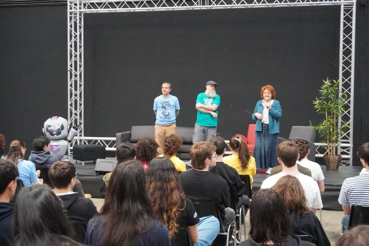 ENTI_BCN's tweet photo. El nostre equip comença amb il·lusió la #GameJumpFP a la @RetroBarcelona.

48h per presentar una vertical slice sobre la temàtica de "GAUDÍ", l'arquitecte, commemorant el centenari de la seva mort.

Molta sort, equip!! ❤️

#gamejam #participar #experiència #entilife #CFGS https://t.co/GRUbh1Z7rn