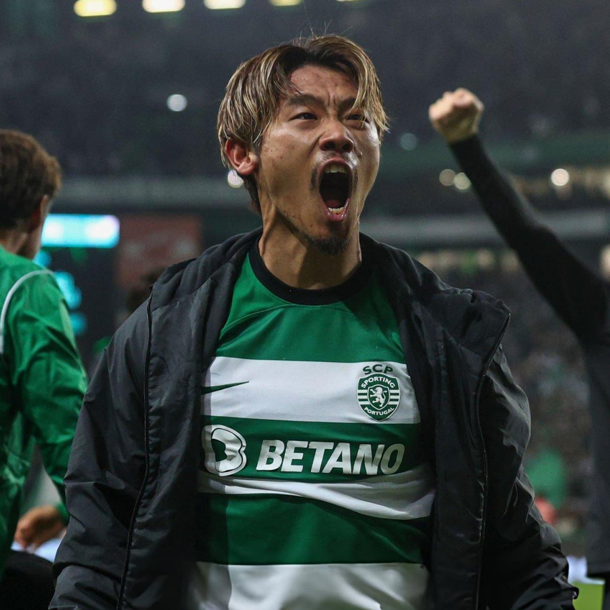 Sporting_CPAdep's tweet photo. HIDEMASA MORITA: "Amo o Sporting de coração. Nunca esquecerei estas memórias maravilhosas e tão bonitas enquanto viver. Tal como vocês, eu serei Leão até ao dia da minha morte, porque somos família para a vida toda."

"E faço aqui uma promessa: no meu corpo correrá eternamente sangue verde e branco, e jamais vestirei a camisola de outro clube em Portugal."