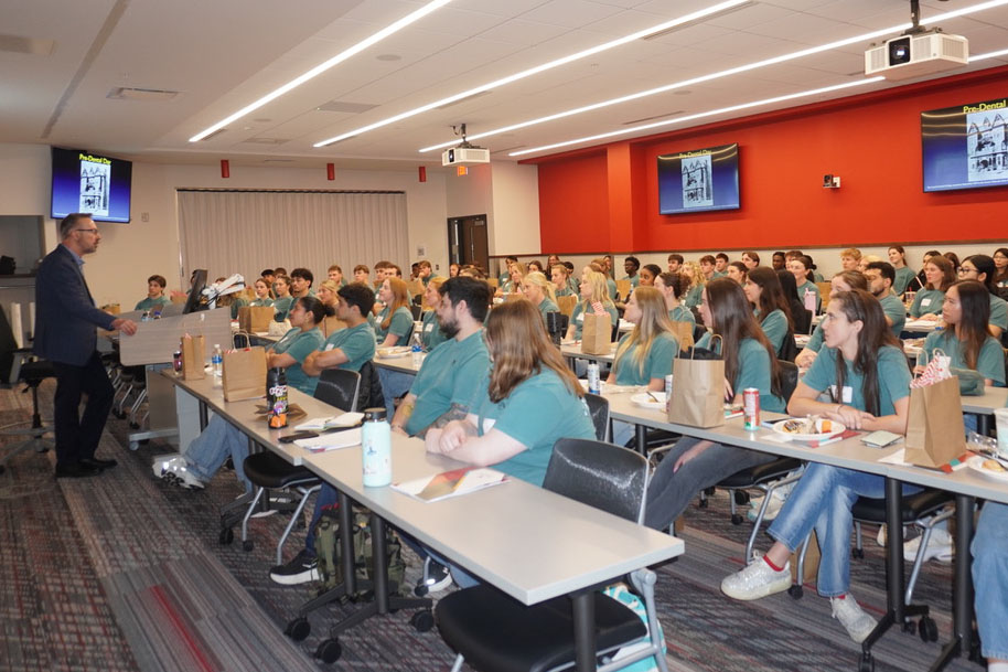 UNMCCOD's tweet photo. More than 100 undergraduate students from across the Midwest joined us in April for the UNMC College of Dentistry’s annual Pre-Dental Day. 🦷

Dr. Bennett shared that each student left with a richer sense of what a future in dentistry could look like and what UNMC can offer. https://t.co/A616hd6rhE