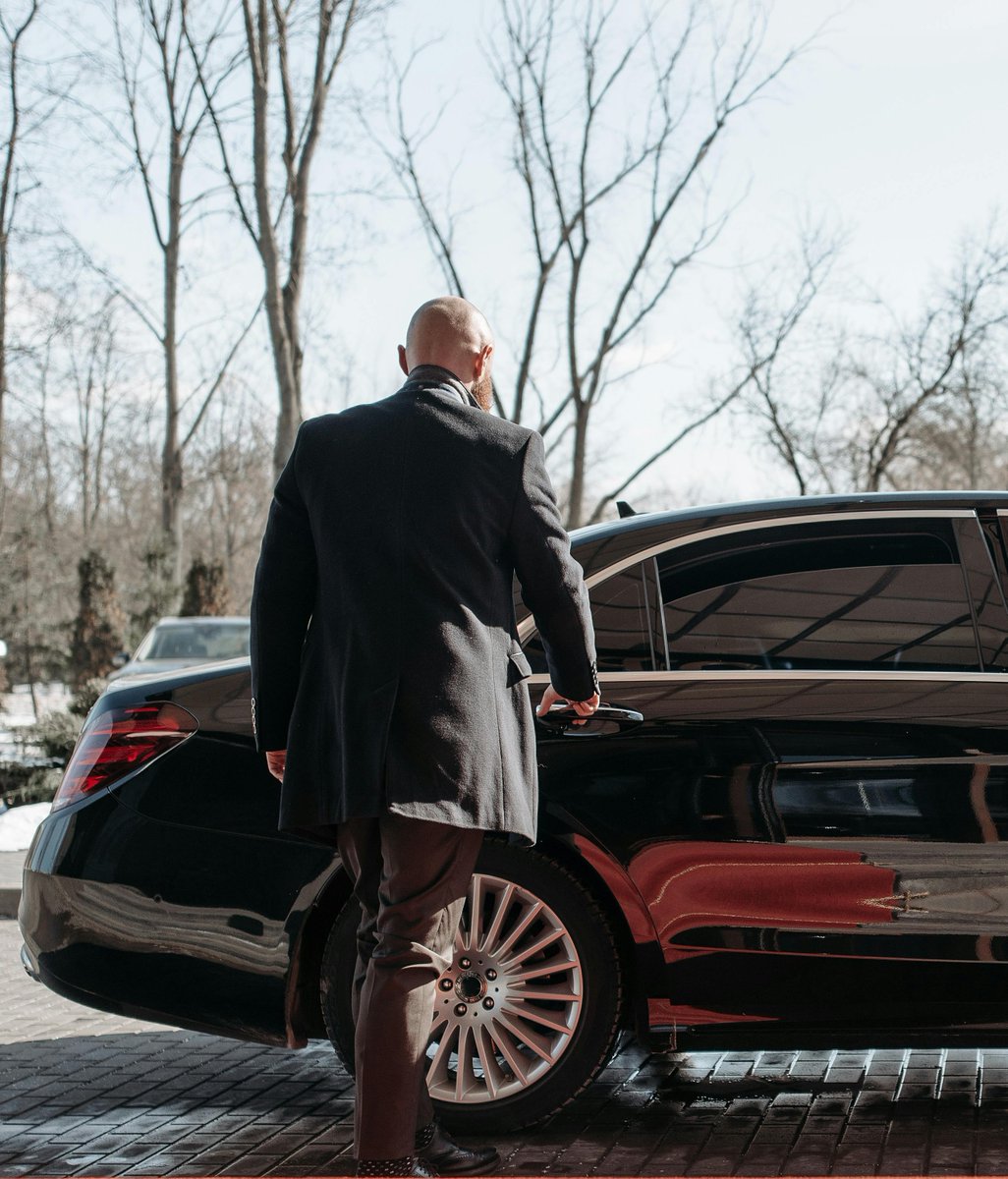 ExecutiveGt's tweet photo. Our professional chauffeur service combines luxury vehicles, experienced chauffeurs, and personalised attention to deliver seamless travel across London and the UK. 

https://t.co/QGNaxxyIO8

#ChauffeurService #LuxuryTravel #ExecutiveTravel #PrivateChauffeur #AirportTransfers https://t.co/PB4zh0c9x9