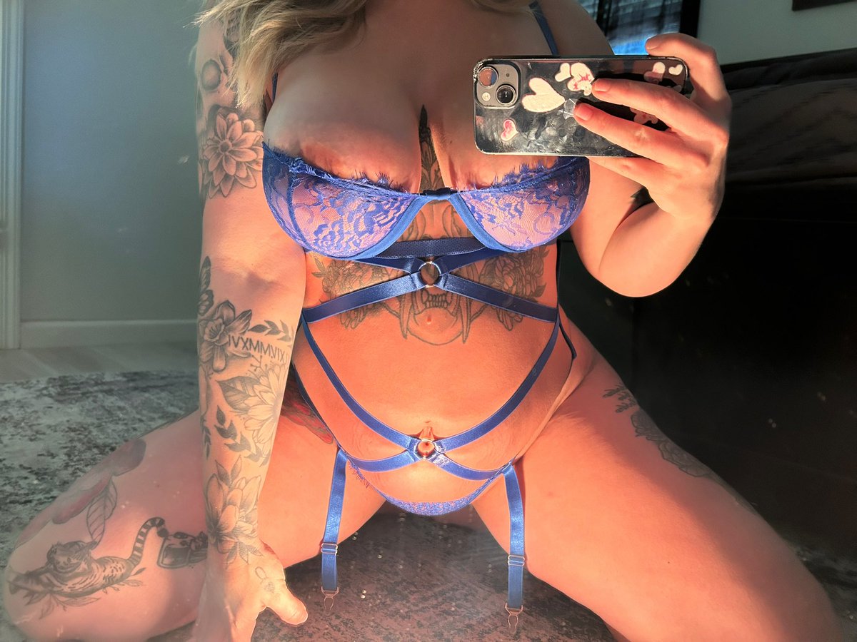 PlaywithDolly98's tweet photo. Milfy mama pregnant again and needy https://t.co/UWF2fon7Bv