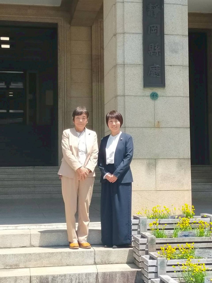 Decopon6340's tweet photo. 静岡県に加戸議員と共に視察に行ってまいりました

①歴史ある（写真）静岡県庁で
　📌どのような経緯で
県が主体となって食肉センターの再編の協議が進められたのか⁉️
　静岡県内で、食肉センターが
14施設  →2施設になったことから，県の主導で、一つの食肉センターを整備したプロセスをお伺いしました

②静岡 浜松市の食肉地方卸売市場で（一つにまとめた食肉センターができたので）役目を終えた
📌どのような課題を抱えていて廃止になったのか⁉️
　建物の老朽化、物価高騰による維持費の急増、畜産農家急速な減少
単独での施設更新が困難な状況になっていた　とのことでした

📌徳島市の食肉センターの施設も老朽化が進んでいます
どのような方向にいくか、考える時期にきていると思います

🍀静岡県の職員皆様のお話しで、生産者が安心して出荷できる環境作りのために、議論を重ね、粘り強く取り組んだ様子がよくわかりました

大変勉強になりました
ご対応、ありがとうございました🙇‍♀️

#静岡県庁
#浜松市地方卸売市場
#徳島市議会議員
#多田ひで