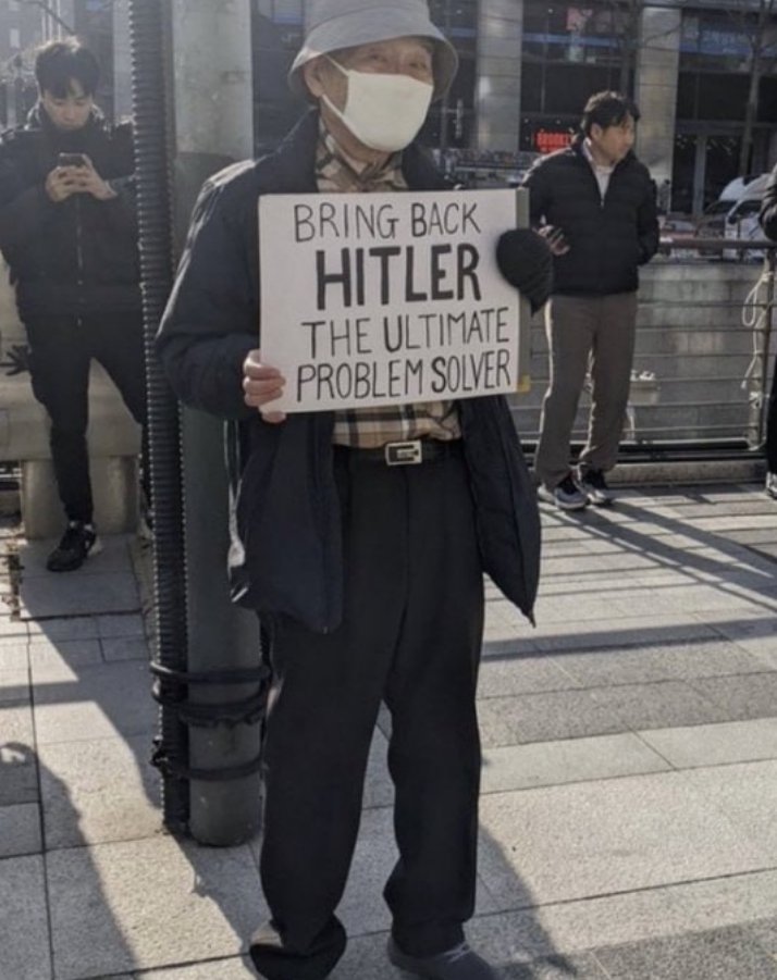 𐎡≤𐏎 tweet media