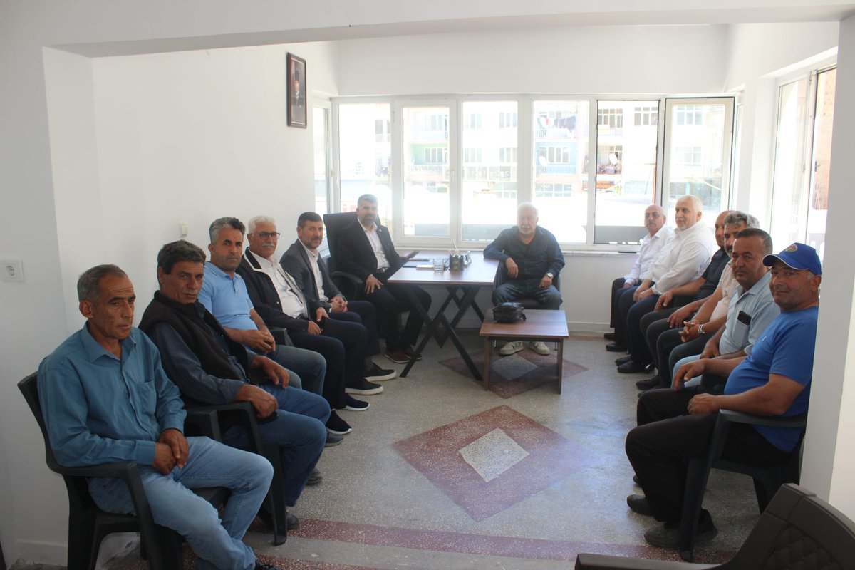 CKanta33's tweet photo. Mersin Milletvekilimiz Faruk Dinç, İl Başkanımız Salih Demir ve beraberindeki ile beraber Mut ilçemizin mahalle muhtarlarıyla bir araya geldik. Mahalleyle ilgili sorun ve sıkıntıları hakkında istişarede bulunduk. Muhtarlarımızın bizlere göstermiş olduğu ilgiden teşekkür ederim. https://t.co/vMPYYd0wrA