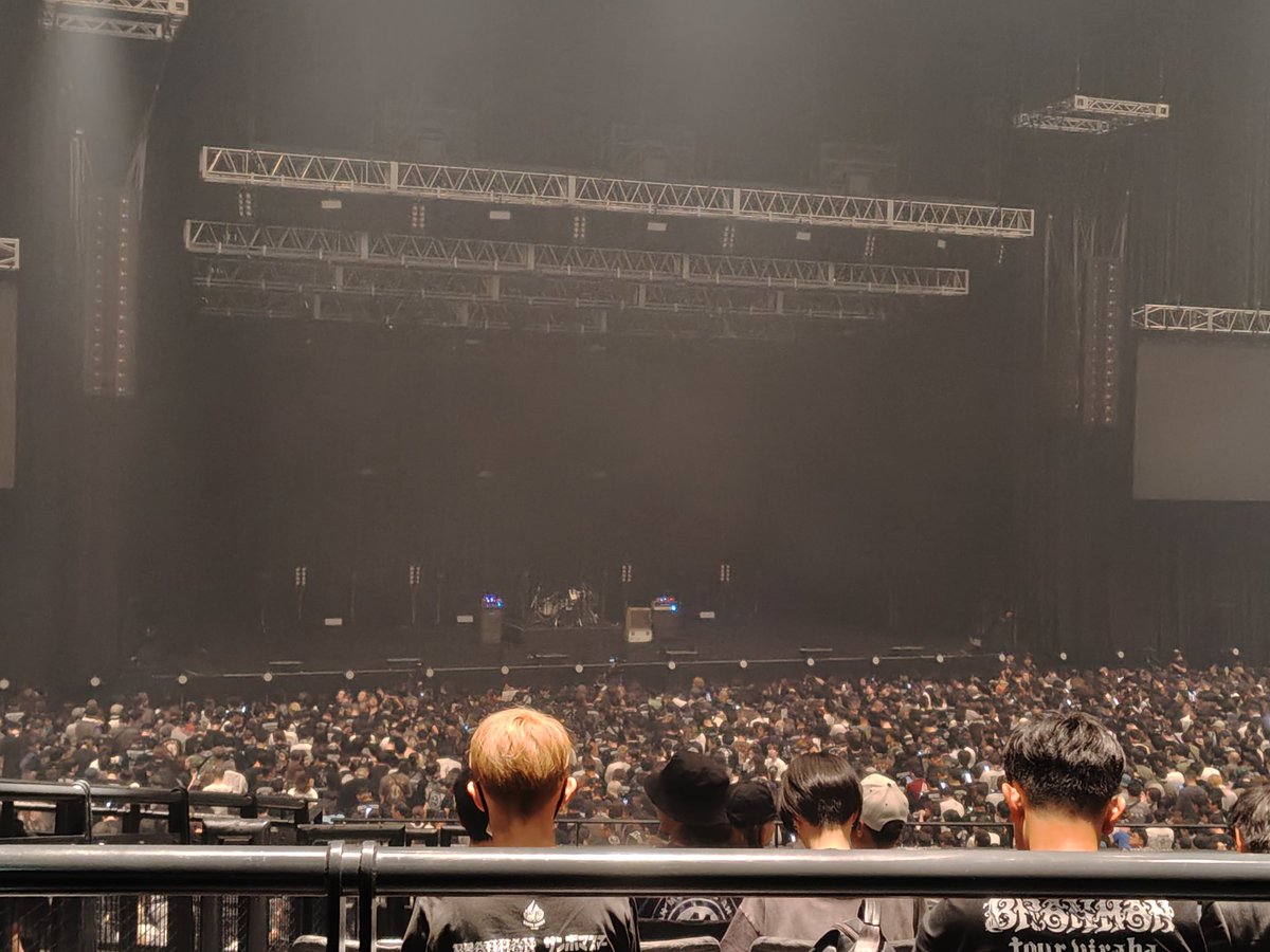 hym46's tweet photo. BRAHMAN tour viraha FINAL
東京ガーデンシアター

最高でした

ちょっと笑わせた後の、少しシリアスでとても泣けるMCの後

順風満帆

僕もそんな人生を送らないとなと思った夜

帰りし大井町で飲んでたら
楽しい一期一会もあり

ああ今夜　終わらないで
ああ今夜　終わらないで

#BRAHMAN 
#viraha https://t.co/AyDOKXdf2b