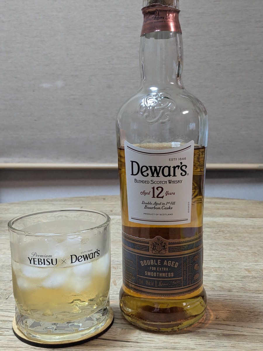 mitahann's tweet photo. おっさんだから飲酒🥃
コンビニで酒買ったらグラスもついてきた☺ https://t.co/EA5WQM7kjF